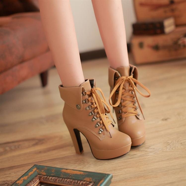 round toe lace up boots