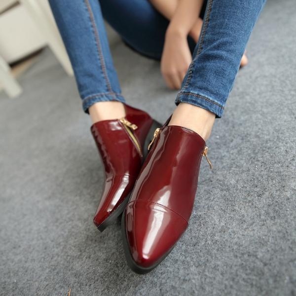 pointed toe flat ankle boots